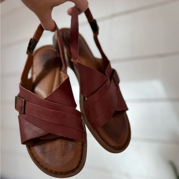 BORN Women's Red Leather Sandals - Picture 5 of 7